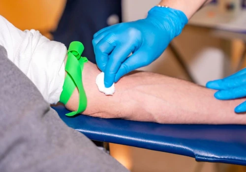 Rewolucja w aptekach. Farmaceuci będą mogli pobierać krew od pacjentów