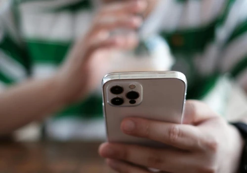 Smartfon w szkole przechodzi do historii. Znamy kluczowe wyjątki od nowego zakazu