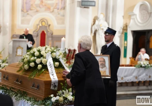 Tłumy wiernych uczestniczyły w mszy żałobnej za zmarłego proboszcza