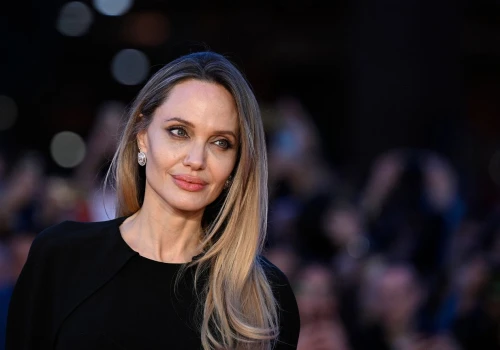 Angelina Jolie pokochała ten odcień blondu. Hamptons Blonde podbija salony fryzjerskie
