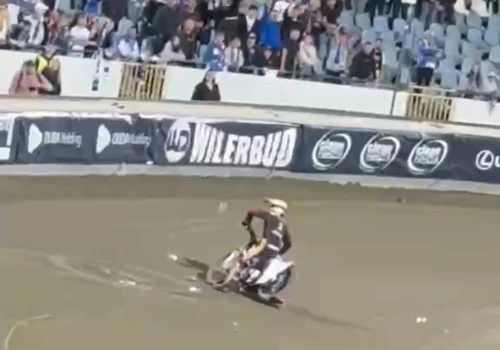 Żużel. Skandal w Lesznie! Janowski obrzucony butelkami! (WIDEO)