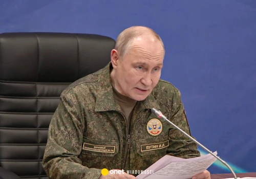 Władimir Putin spotkał się z rosyjskimi wojskowymi. Nakazał kontynuować zmasowane ataki w Ukrainie