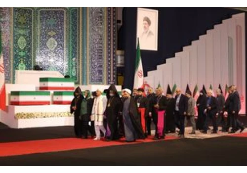 Chamenei w końcu zostanie pochowany. Iran wysyła Trumpowi sygnał