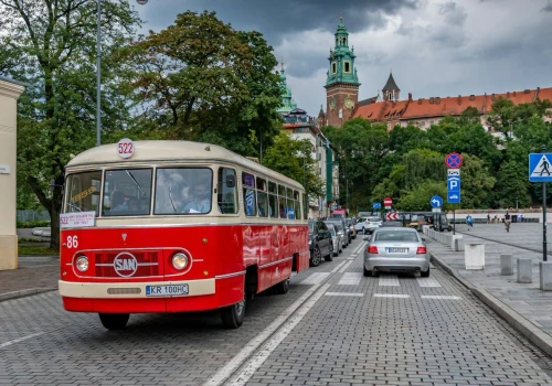 Zabytkowe tramwaje i autobusy wracają na ulice Krakowa. W niedzielę wyjątkowe kursy Krakowskiej Linii Muzealnej