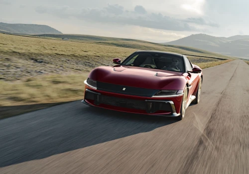 Ferrari przywraca manualną skrzynię biegów. Model 12Cilindri łączy wolnossące V12 z innowacyjnym sprzęgłem