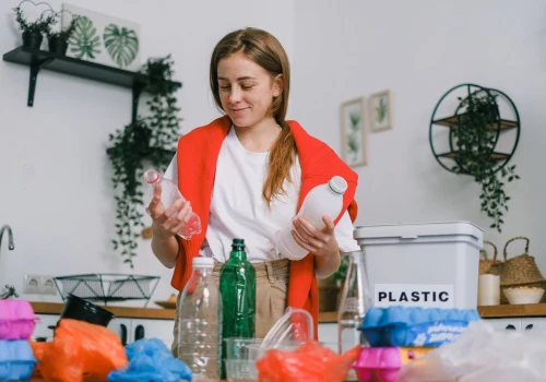 Producenci ukrywają logo kaucji na butelkach. A ustawa mówi jasno: ma kontrastować z tłem