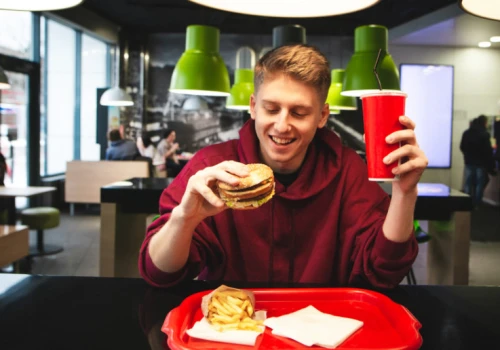 Globalne sieci fast food ruszyły po Polskę. Sama marka już nie wystarczy