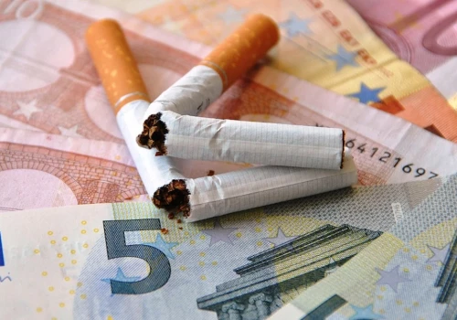FDA pokazała, jak walczyć z paleniem. Polska woli dawać prezenty mafii