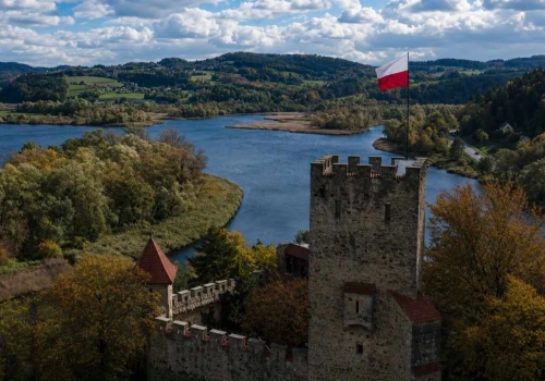 Rysy, tatrzańskie jeziora i drewniane budynki. Atrakcje Małopolski