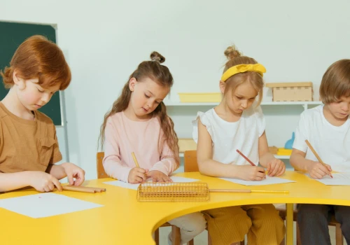 Masz dziecko w wieku szkolnym? Możesz otrzymać 300 zł na wyprawkę. Ruszył nabór