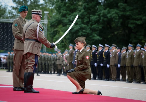 Patenty oficerskie otrzymało 570 absolwentów WAT