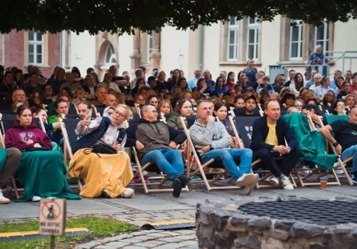 „Seksmisja” w plenerze, czyli inauguracja „Kina na Zamku” w Legnicy (FOTO)