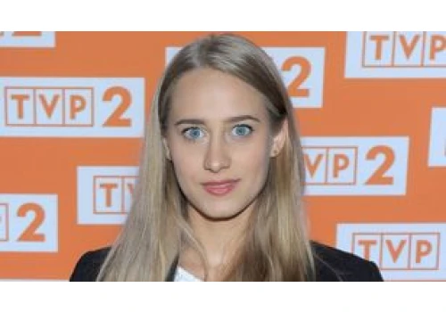 Pamiętacie serialową Julię? Była gwiazdą serialu TVN. Później zniknęła z show-biznesu. Jak dziś wygląda Julia Rosnowska? (ZDJĘCIA)