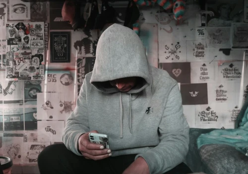 Ponad 260 osób z gigantycznymi rachunkami za telefon. CBZC zatrzymało 17-latka