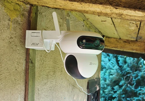 TEST | Zewnętrzna kamera monitoringu EZVIZ HB90x – Podwójny obiektyw, 4G LTE i solarna wolność – recenzja, opinie #kluczowa10