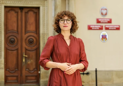 Posłanka interweniuje w sprawie małżeństw jednopłciowych. Zarzuca krakowskiemu USC przewlekanie postępowań