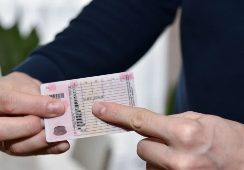 5 lat na wymianę bezterminowych praw jazdy. Podano ważne daty