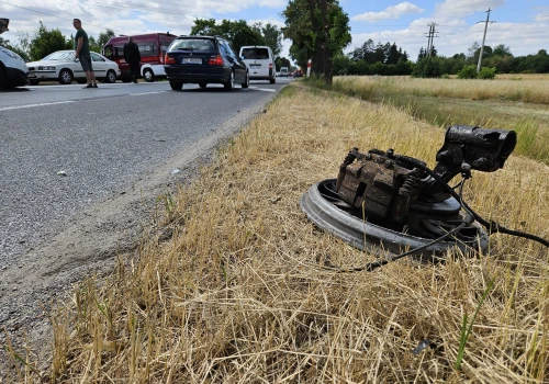 Wypadek na DK74 w Poniatowie. Utrudnienia na trasie Sulejów – Piotrków Trybunalski