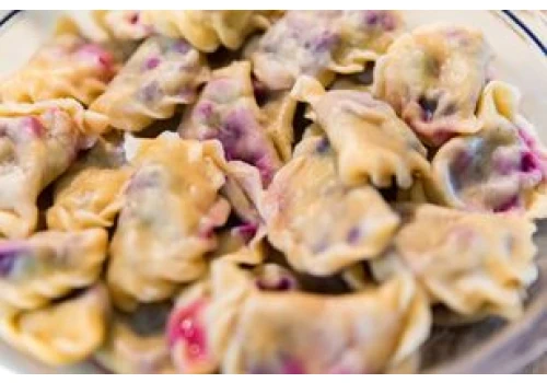 Babciny patent na pierogi z wiśniami. Nic nie wypływa podczas gotowania, a ciasto jest sprężyste