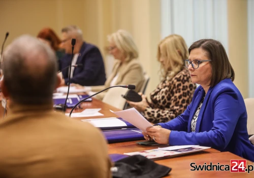 Radna Koalicji Obywatelskiej ostro o nagrodach dla urzędników i sytuacji w mieście