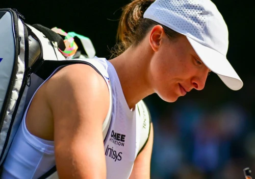 Iga Świątek odpadła z Wimbledonu. Abramowicz wyznała, co dolega tenisistce