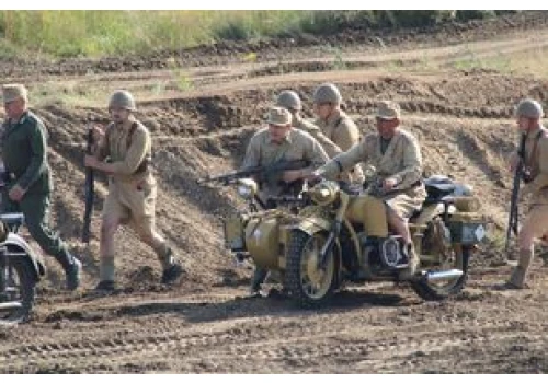 Trwa XXVIII Międzynarodowy Zlot Historycznych Pojazdów Wojskowych w Malechowie