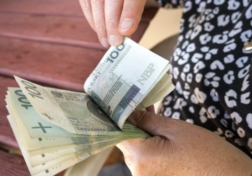 Będzie 2403 zł miesięcznie dla każdego mieszkańca? Sejm właśnie podjął decyzję w tej sprawie
