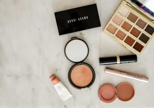 Rewolucja w zakupach kosmetycznych: Jak internetowe platformy beauty zmieniają nasze codzienne nawyki