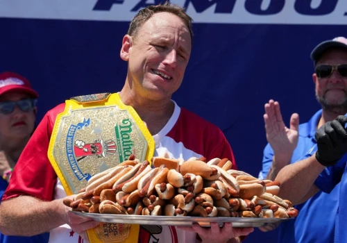 66 hot dogów w 10 minut i kolejne zwycięstwo. 