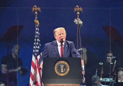 Burza przeszkodziła Trumpowi. Tysiące ewakuowanych i opóźnione przemówienie