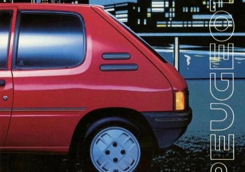 Peugeot 205 Junior z roku 1990. Miał jeansowe fotele, 55 lub 60 KM i był lekki jak piórko