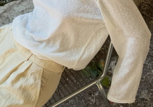 Niebieskie jeansy schodzą na drugi plan. To ten kolor będzie hitem lata