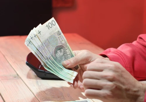 215,84 zł co miesiąc. Dla kogo dodatkowe pieniądze?