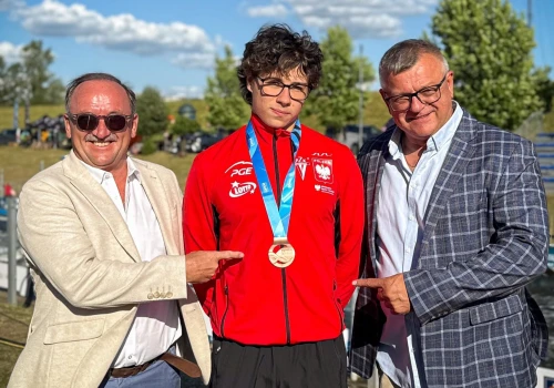 Marek Kulczycki z brązowym medalem mistrzostw świata juniorów. Wielki sukces zawodnika Krakowskiego Klubu Kajakowego