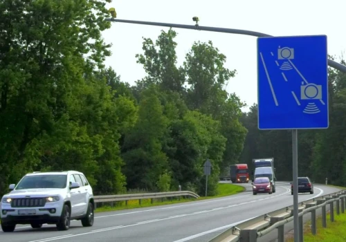 Wszyscy kierowcy mi zazdroszczą. Odkryłem prosty trik, jak oszukać odcinkowy pomiar prędkości