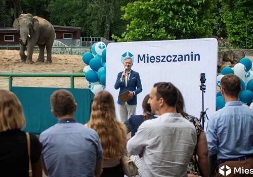Firma Mieszczanin z Mysłowic adoptowała słonia Scotta, mieszkańca chorzowskiego zoo
