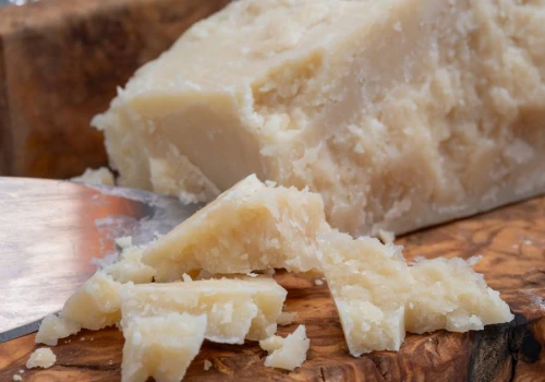 Parmezan a pecorino. Wszyscy je lubią, mało kto wie, czym się różnią