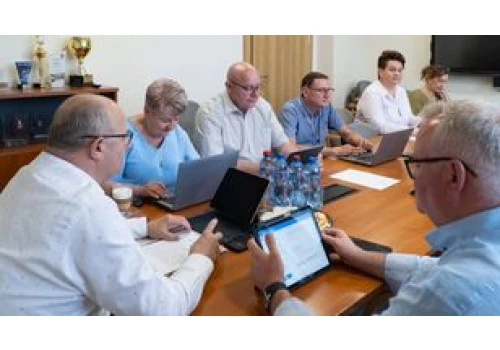 Boisko, ogród sensoryczny i nowa winda. Zarząd Powiatu Toruńskiego podjął kolejne decyzje