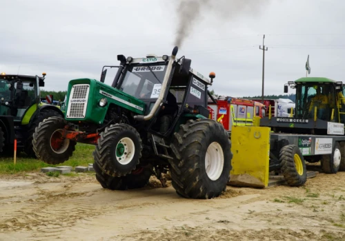 Ryk silników i kłęby dymu! Za nami widowiskowe zawody Tractor Pulling w Rogu