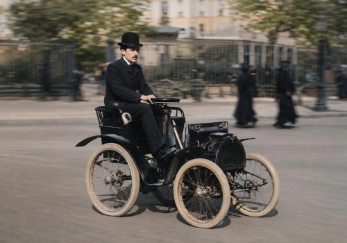 Renault Type A z 1898 roku. Silnik 0,27 litra, 1,75 KM i skrzynia biegów z kłami, od której zaczęło się imperium