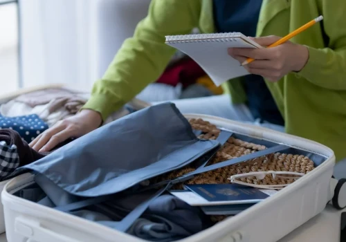 Włóż to do walizki przed lotem, a sporo zyskasz. Trik podróżników może się przydać