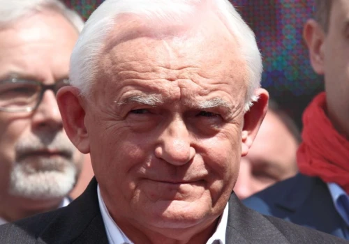 Miller wbija szpilę Tuskowi. 