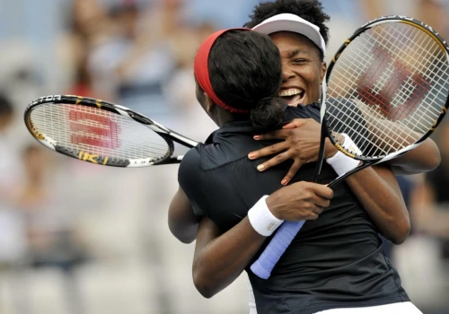 Serena Williams złamana sercem, że zakończyła karierę w deblu Wimbledonu po opóźnieniu ich meczu