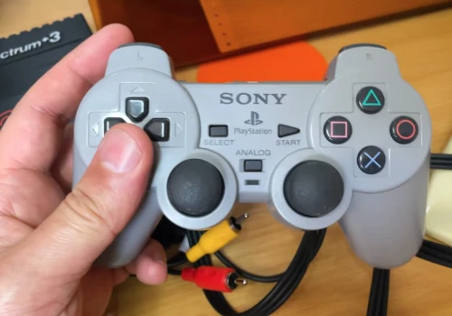 Sony chciało zamknąć całe PlayStation w padzie. Ale projekt trafił do kosza