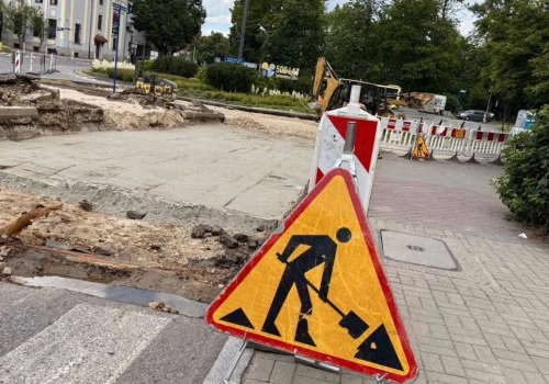 Remont Ronda Ranoszka przedłużony. Pod ziemią odkryto niespodziankę, mieszkańcy ul. Lasowickiej zgłaszają problemy