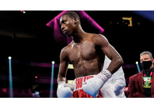CARRINGTON PO RAZ PIERWSZY OBRONIŁ PAS WBC
