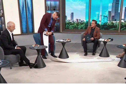 Politycy PiS zaskoczyli. Przyszli do studia z… listą ,,101 afer Koalicji Obywatelskiej”