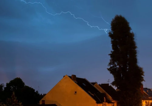 Pogoda znów może nas zaskoczyć. Superkomórka burzowa i trąba powietrzna już nadchodzą