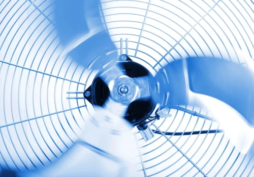 „Le Figaro”: klimatyzatory i wiatraki odsprzedawane są online nawet za trzykrotność ceny