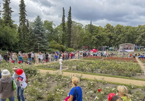 Urodziny na Różance. Kolejka po tort